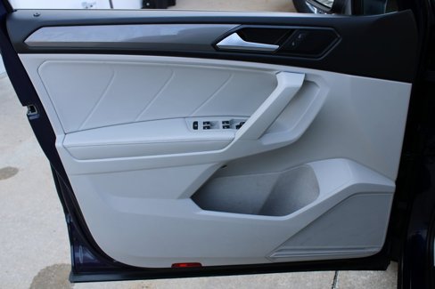 Certified 2023 Volkswagen Tiguan SE image 9