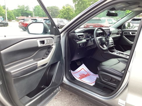 Used 2024 Ford Explorer XLT w/ Equipment Group 202A image 14