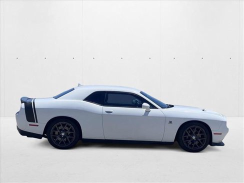 Used 2016 Dodge Challenger R/T Scat Pack image 4