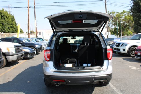 Used 2018 Ford Explorer XLT w/ Equipment Group 201A image 8