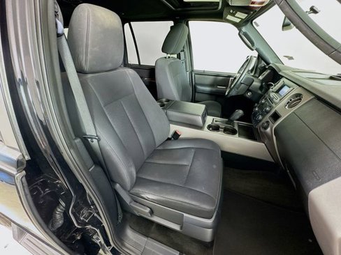 Used 2017 Ford Expedition XLT image 32