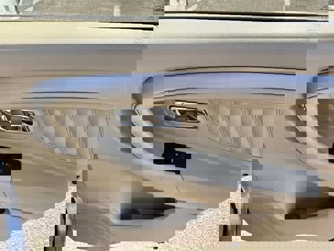 Certified 2019 Ford Taurus SE image 18