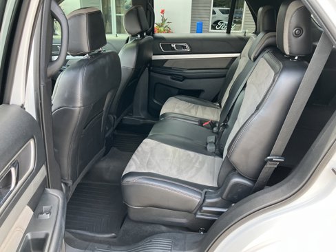 Used 2017 Ford Explorer XLT w/ Equipment Group 202A image 14