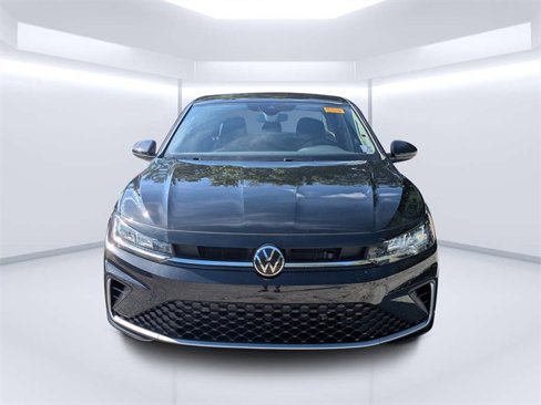 Used 2025 Volkswagen Jetta SE image 8