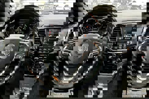 Used 2021 Jeep Grand Cherokee Laredo X image 5