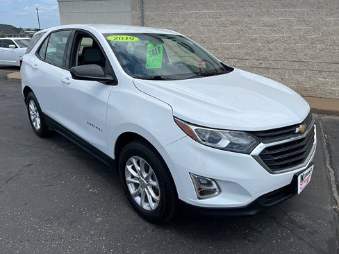 Used 2019 Chevrolet Equinox LS image 2