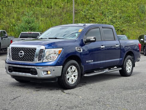 Used 2017 Nissan Titan SV image 2