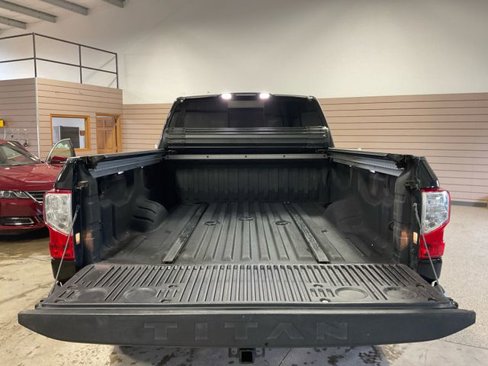 Used 2018 Nissan Titan SL w/ Midnight Edition image 11