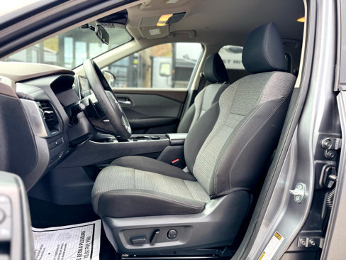 Used 2022 Nissan Rogue SV image 11