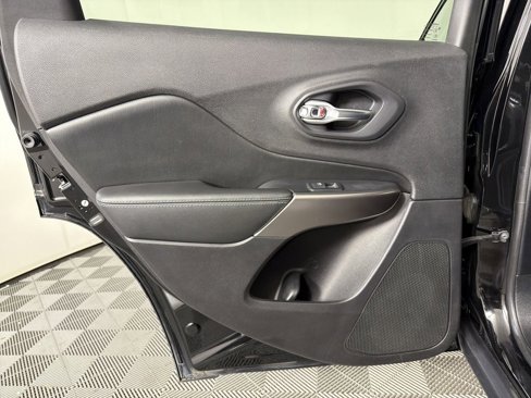 Used 2020 Jeep Cherokee Latitude image 19