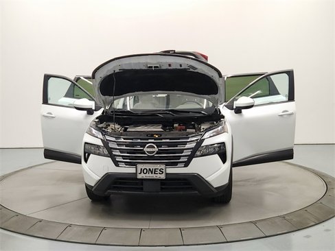 Used 2024 Nissan Rogue SV image 10