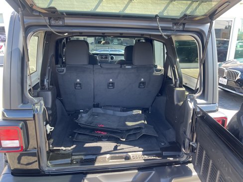 Used 2019 Jeep Wrangler Unlimited Sahara image 25