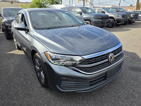 Used 2022 Volkswagen Jetta SE image 1
