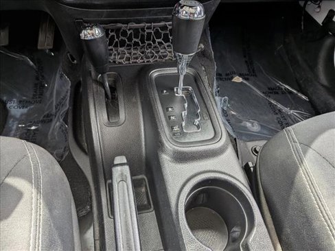 Used 2015 Jeep Wrangler Unlimited Sahara image 14