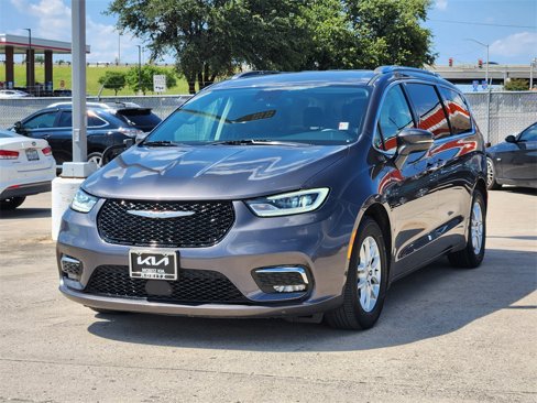Used 2021 Chrysler Pacifica Touring-L w/ Uconnect Theater Family Group image 3