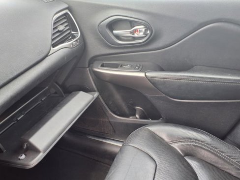 Used 2020 Jeep Cherokee Limited image 28