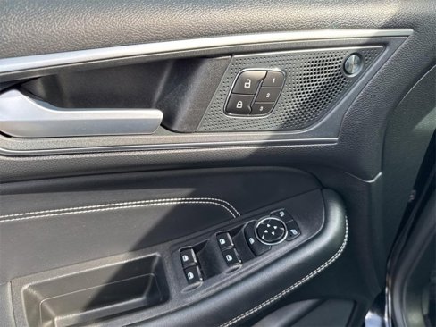 Used 2024 Ford Edge Titanium image 11