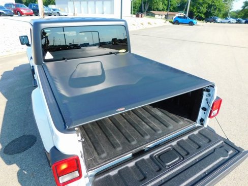 Used 2021 Jeep Gladiator Willys image 7