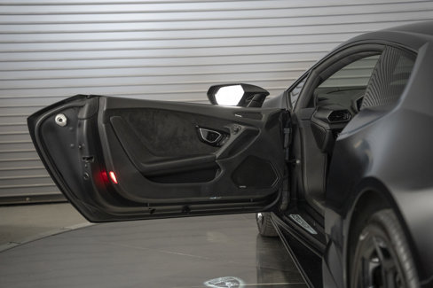 Used 2020 Lamborghini Huracan EVO image 22