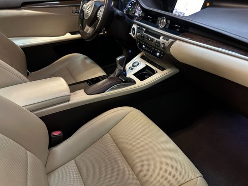 Used 2016 Lexus ES 300h image 14
