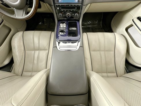 Used 2012 Jaguar XJ L image 23