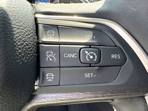 Used 2024 Jeep Grand Cherokee L Limited w/ Luxury Tech Group II image 27