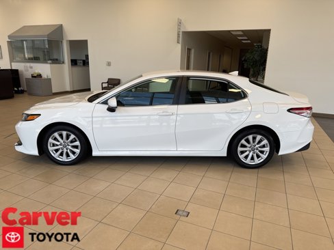 Used 2019 Toyota Camry LE image 1