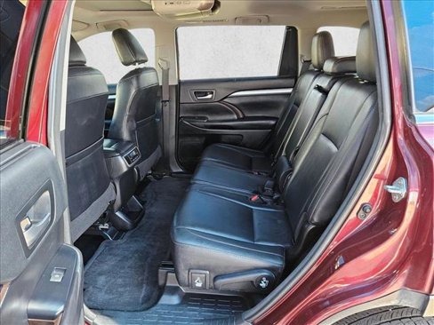 Used 2018 Toyota Highlander XLE image 22