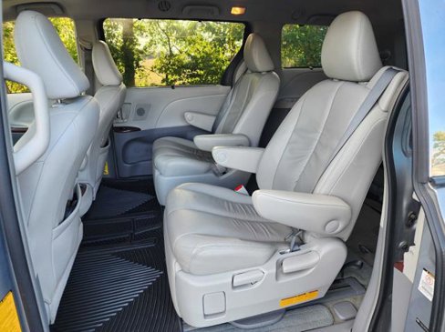 Used 2012 Toyota Sienna XLE image 13