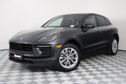 Used 2025 Porsche Macan image 35