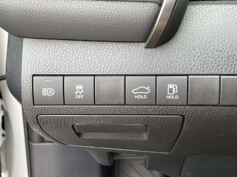 Used 2023 Toyota Camry SE image 18
