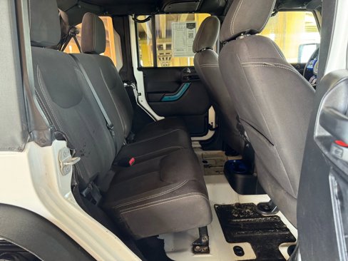 Used 2015 Jeep Wrangler Unlimited Sahara w/ Connectivity Group image 22