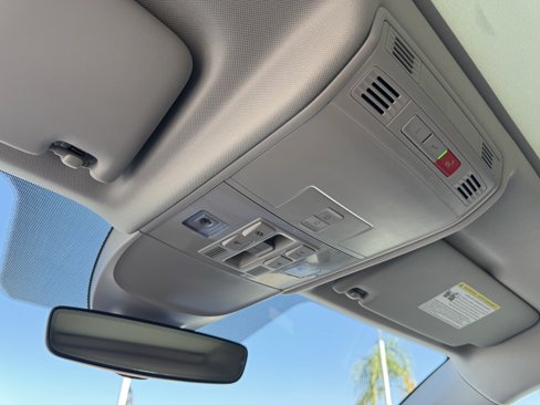 Used 2024 Volkswagen Taos SE w/ Panoramic Sunroof Package image 30