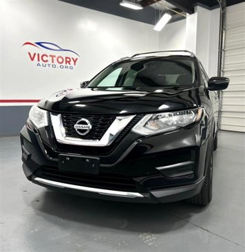 Used 2017 Nissan Rogue SV image 2