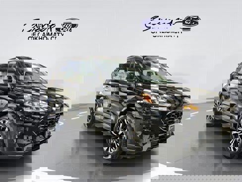 Used 2022 Ford Escape SE w/ SE Sport Appearance Package image 2