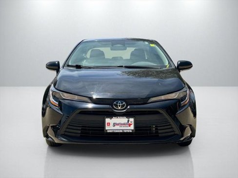 Certified 2023 Toyota Corolla LE image 2