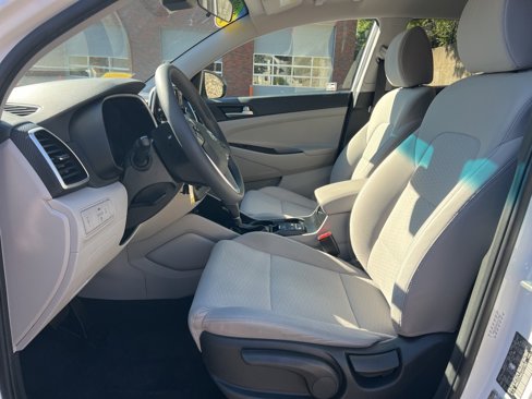 Used 2020 Hyundai Tucson SE w/ Winter Weather Package image 12