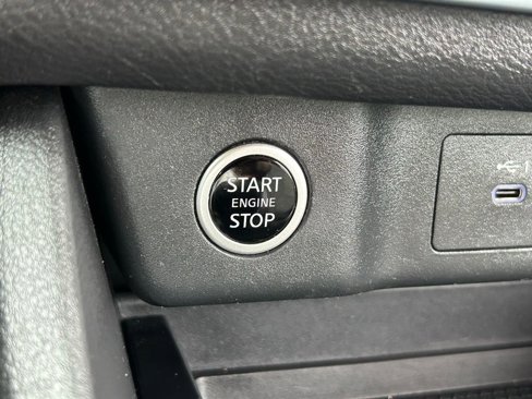 Used 2023 Nissan Rogue SV image 44