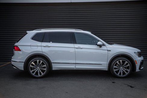 Used 2018 Volkswagen Tiguan SEL Premium w/ R-Line Package image 8