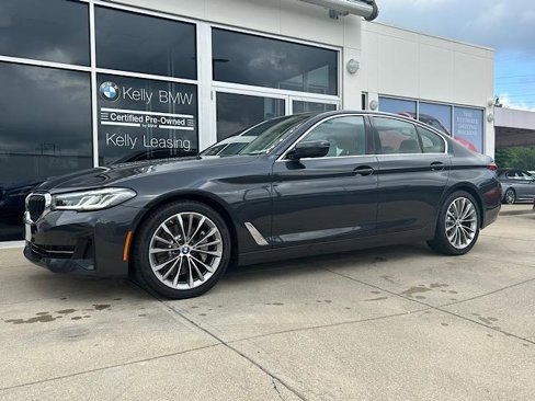 Certified 2022 BMW 530i xDrive w/ Convenience Package image 4