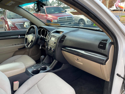 Used 2011 Kia Sorento LX w/ Convenience Pkg image 27