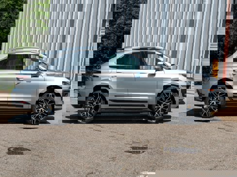 New 2025 Porsche Macan image 8