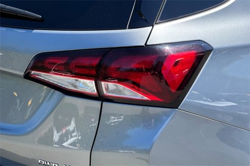 Used 2023 Chevrolet Equinox LT image 47
