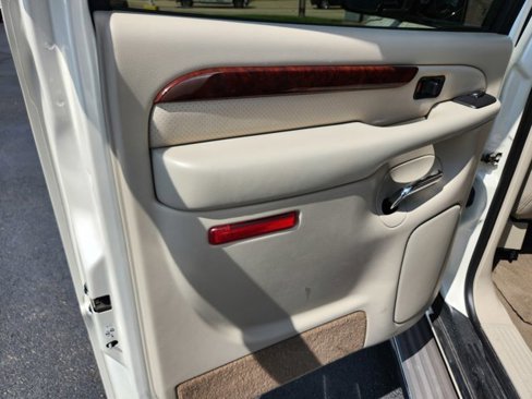 Used 2005 Cadillac Escalade EXT image 42