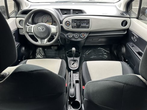 Used 2012 Toyota Yaris L image 29