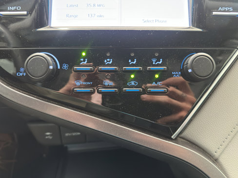 Used 2018 Toyota Camry LE image 24