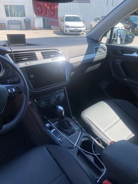 Certified 2020 Volkswagen Tiguan SE image 2