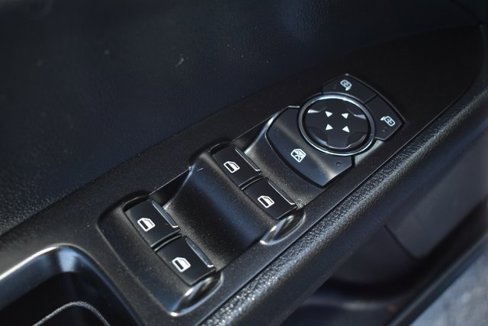 Used 2018 Ford Fusion SE w/ Fusion SE Technology Package image 11