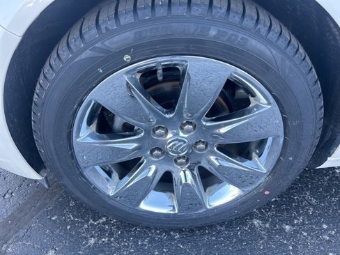 Certified 2012 Buick Regal Leather image 11