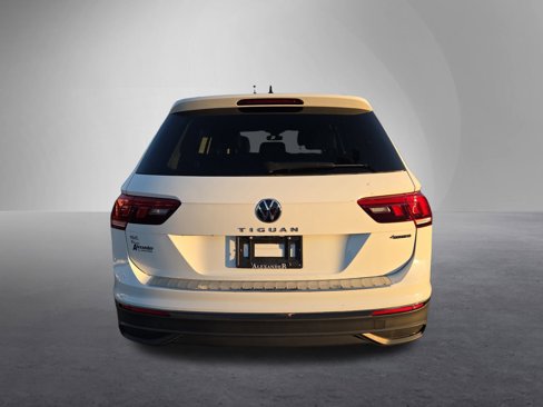 Used 2022 Volkswagen Tiguan SE image 4